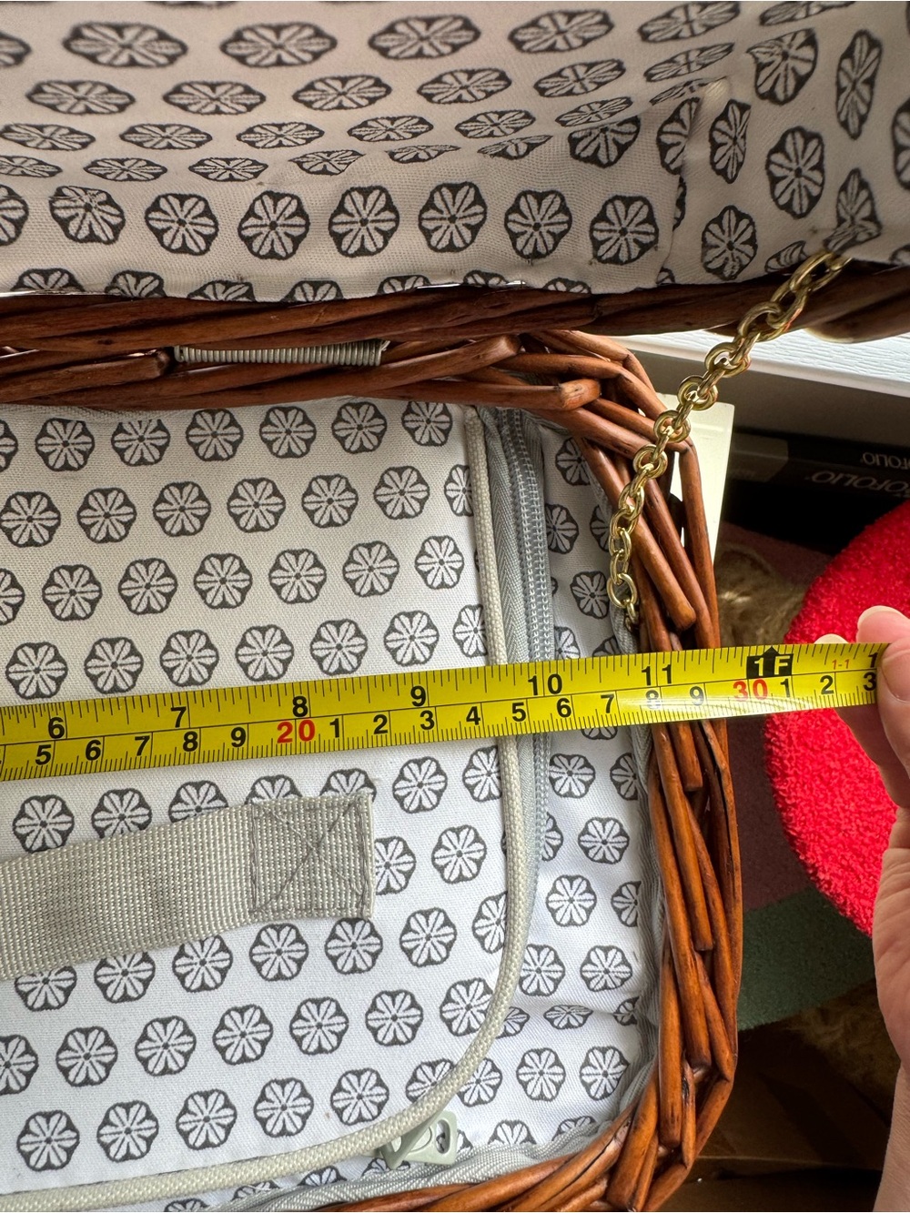 Vintage-Style Woven Wicker Insulated Picnic Basket Cooler - Picture 14 of 15